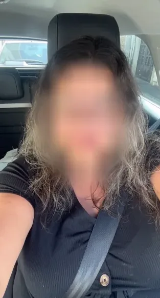 Amela, 33