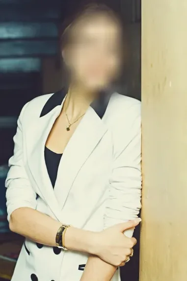 Amina, 30