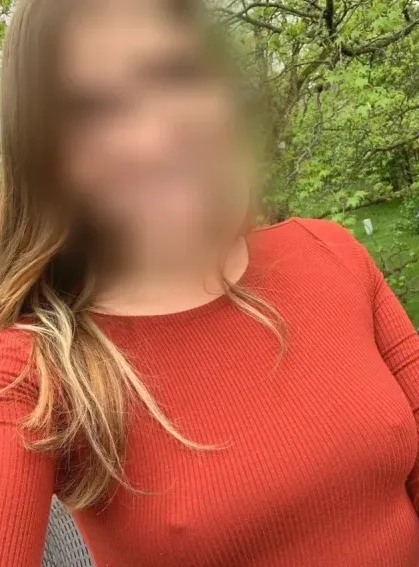 Angelica, 32