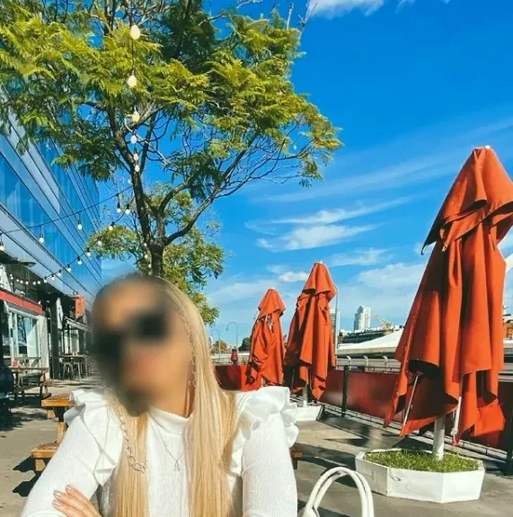 Ellen, 29