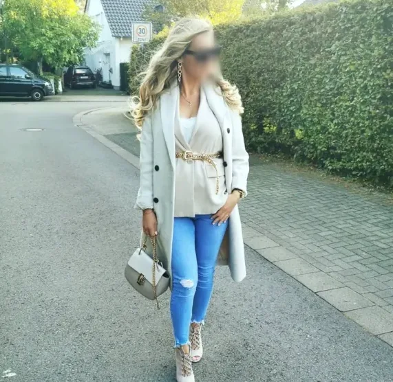 Emelie, 34
