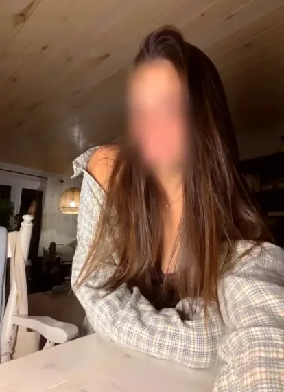 Isabelle, 22