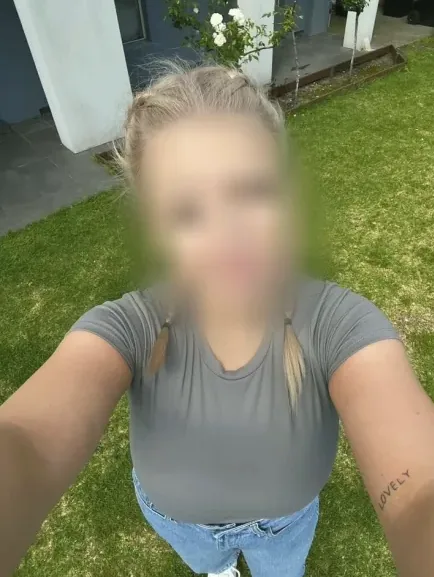 Sandra, 30