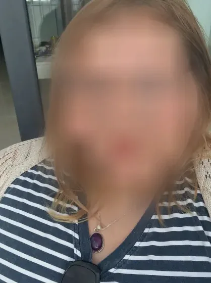 Sandra, 23